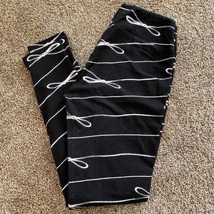 Lularoe bow leggings